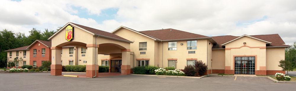 Super 8 By Wyndham Cornwall On Extérieur photo