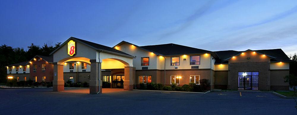 Super 8 By Wyndham Cornwall On Extérieur photo