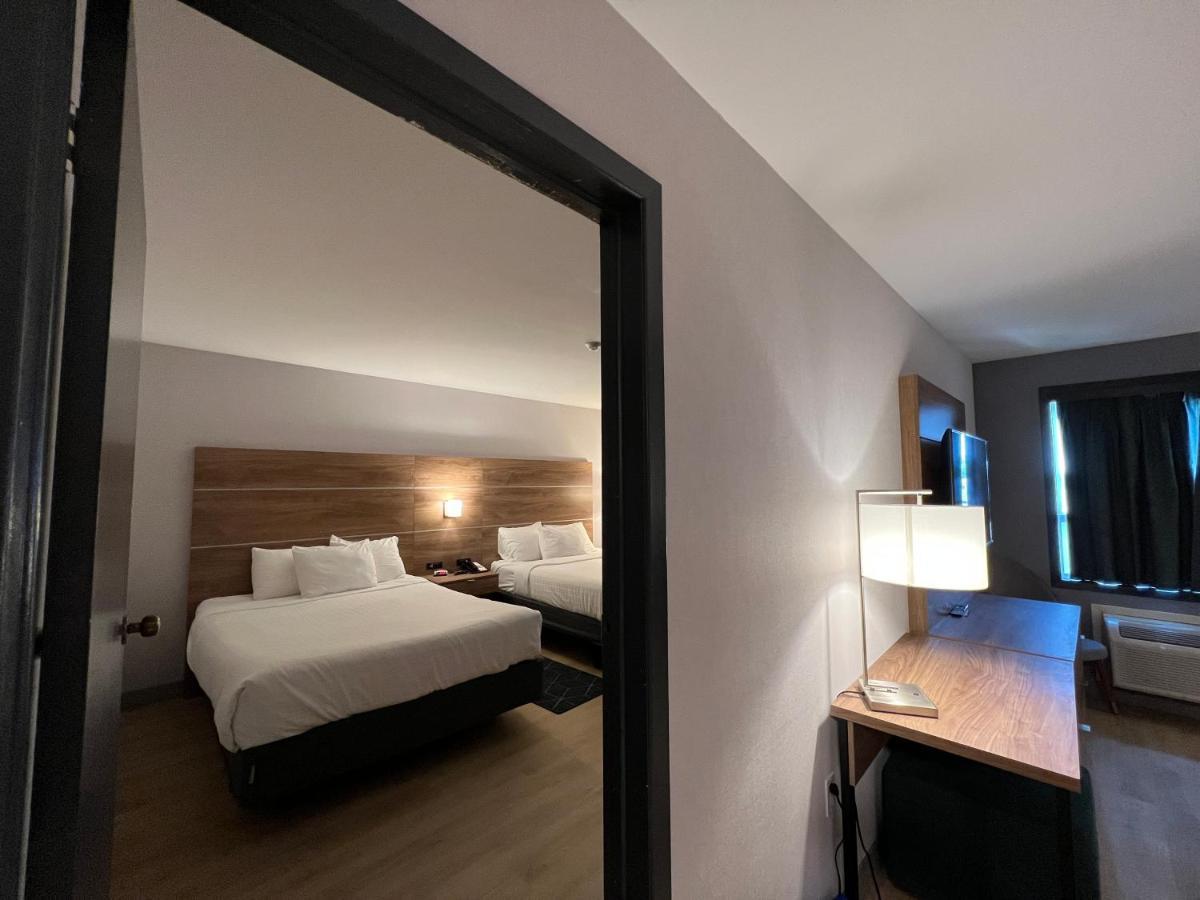 Super 8 By Wyndham Cornwall On Extérieur photo
