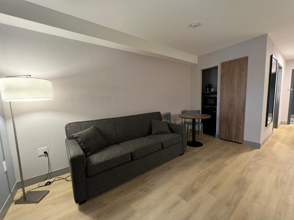 Super 8 By Wyndham Cornwall On Extérieur photo