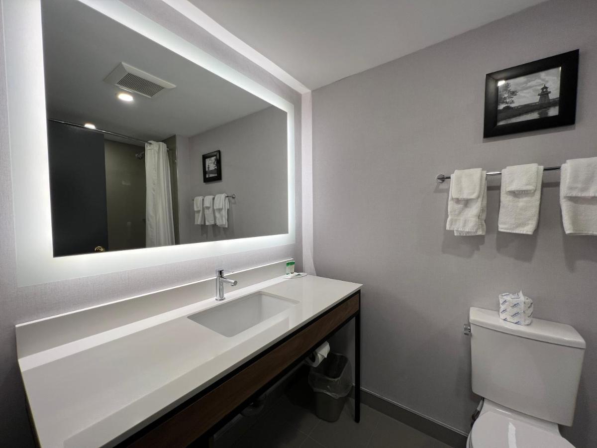 Super 8 By Wyndham Cornwall On Extérieur photo