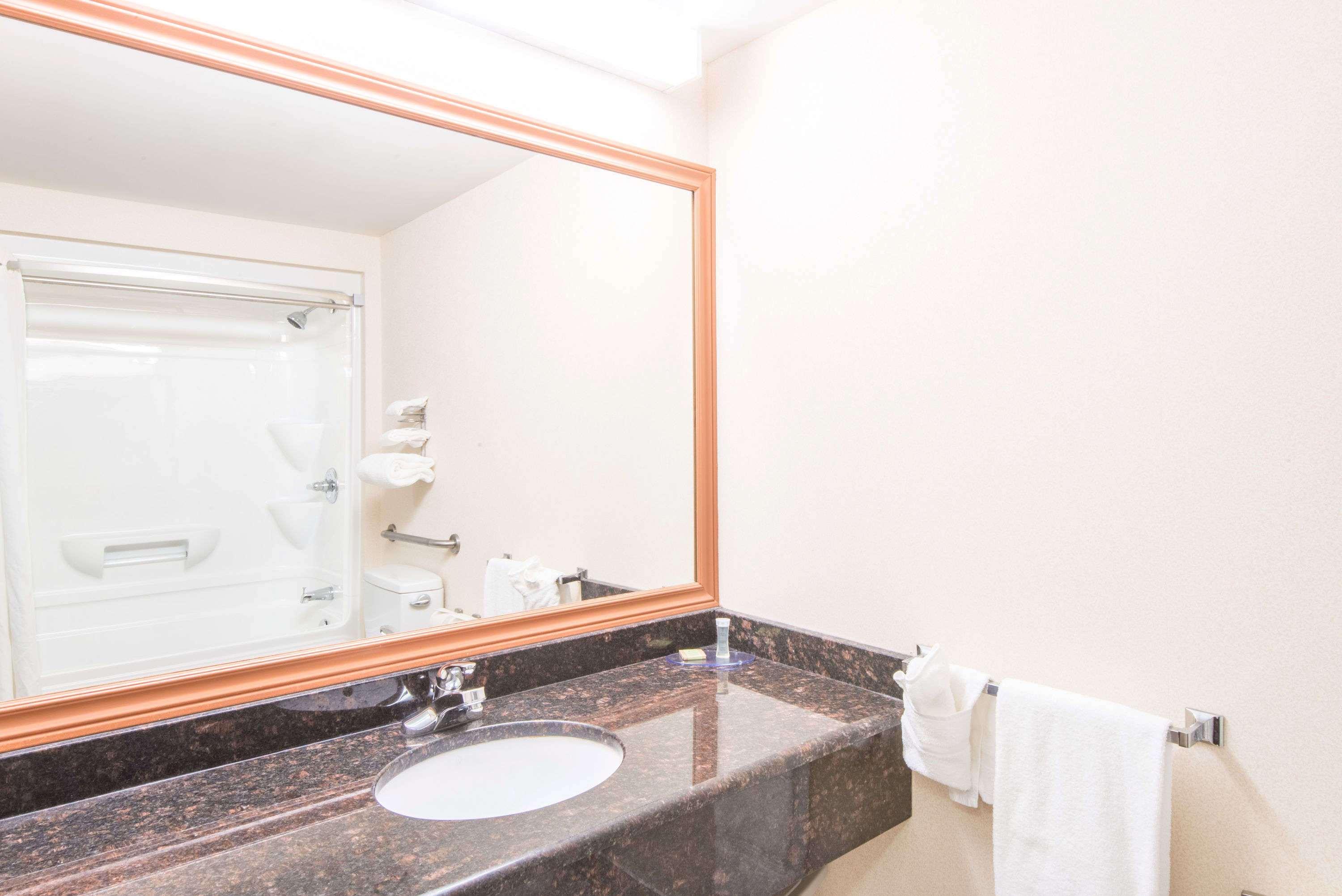 Super 8 By Wyndham Cornwall On Extérieur photo