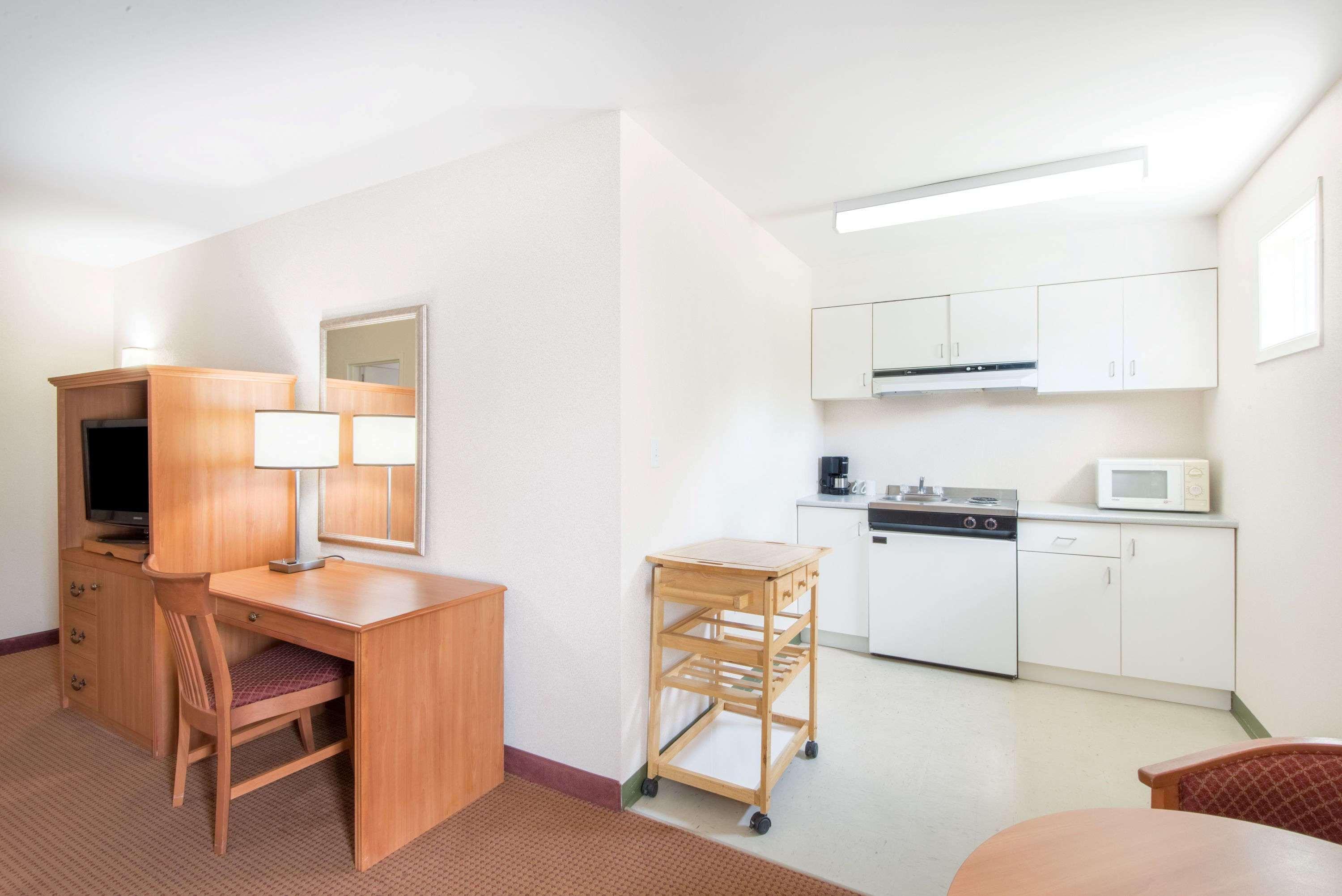 Super 8 By Wyndham Cornwall On Extérieur photo