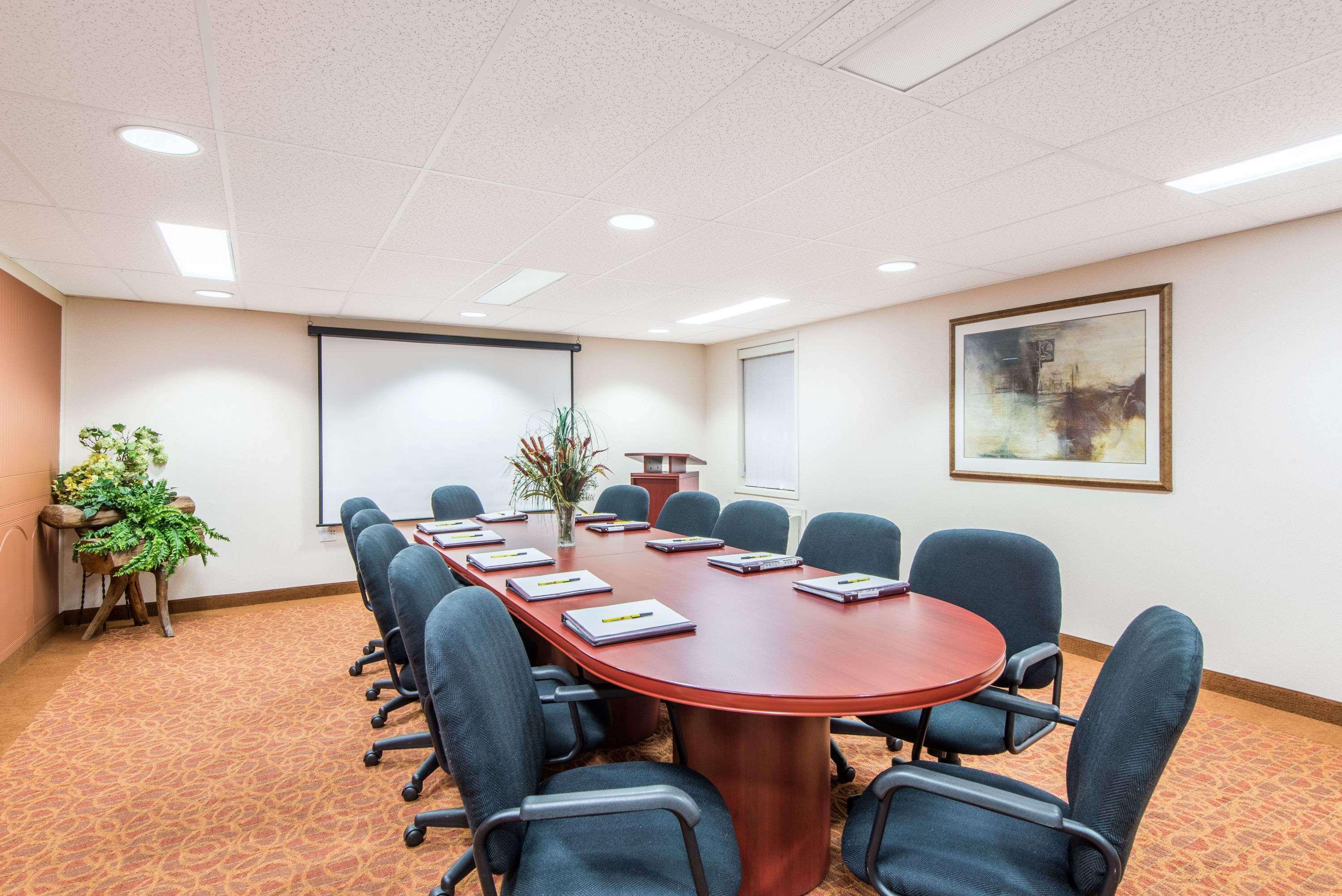 Super 8 By Wyndham Cornwall On Extérieur photo