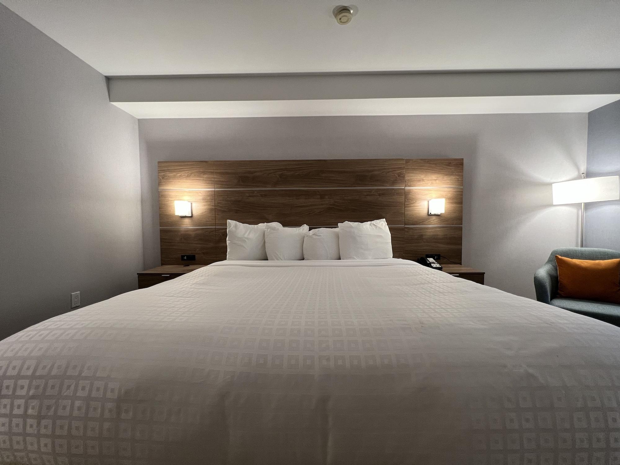 Super 8 By Wyndham Cornwall On Extérieur photo