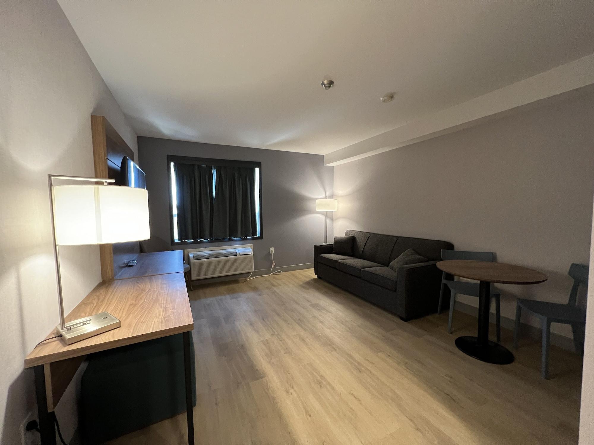 Super 8 By Wyndham Cornwall On Extérieur photo