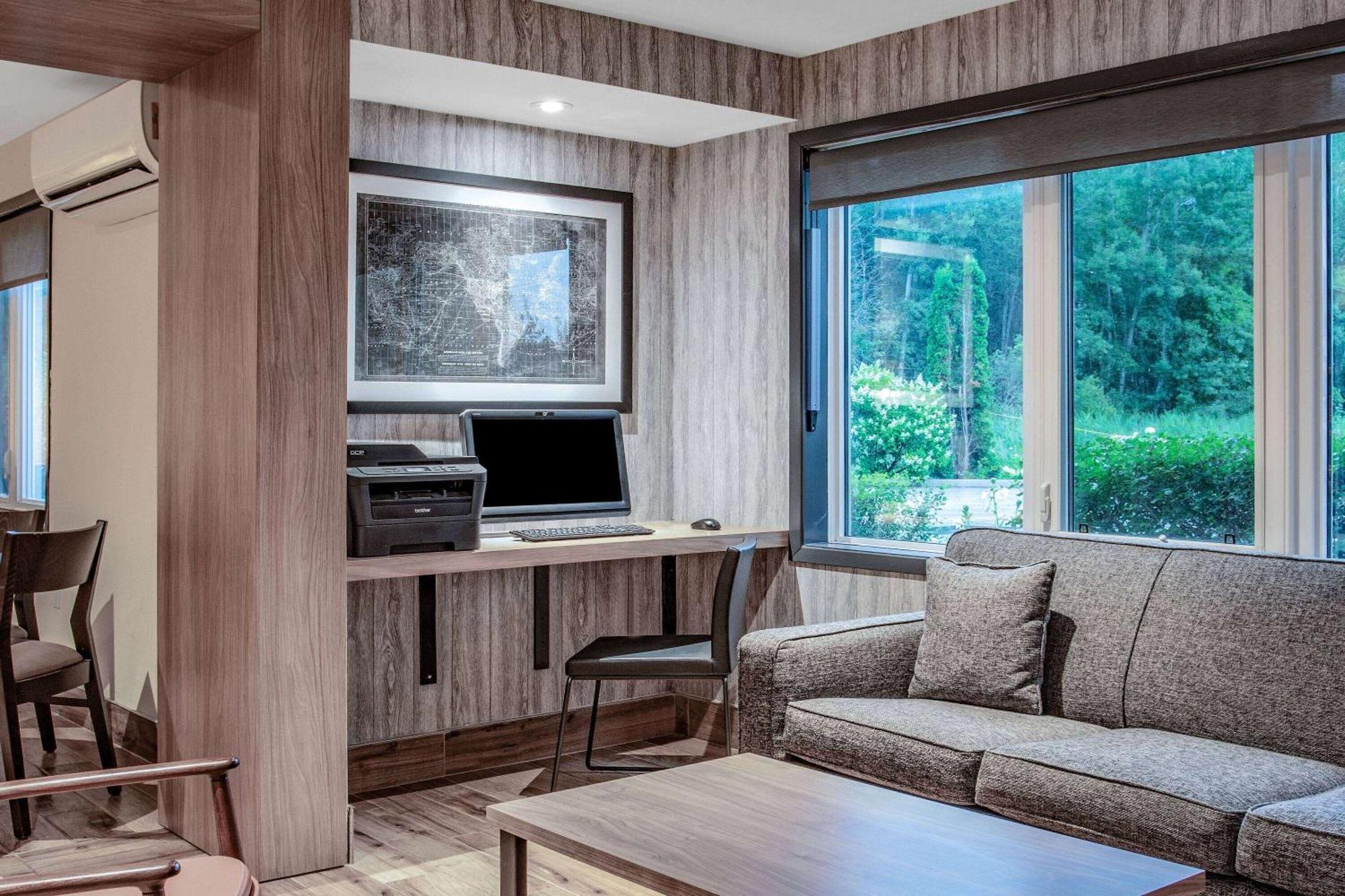 Super 8 By Wyndham Cornwall On Extérieur photo