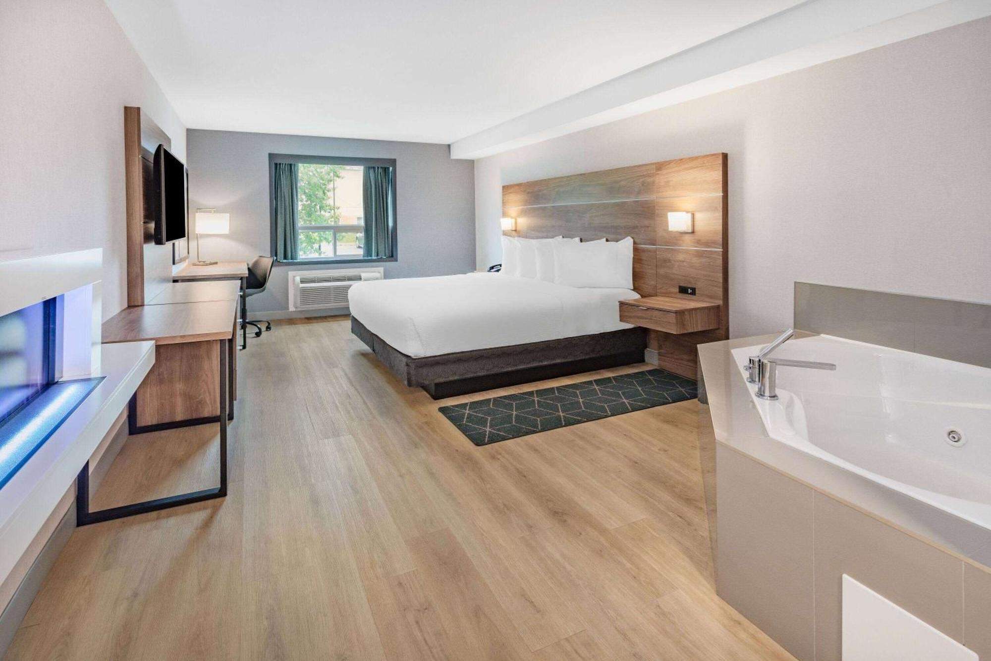 Super 8 By Wyndham Cornwall On Extérieur photo