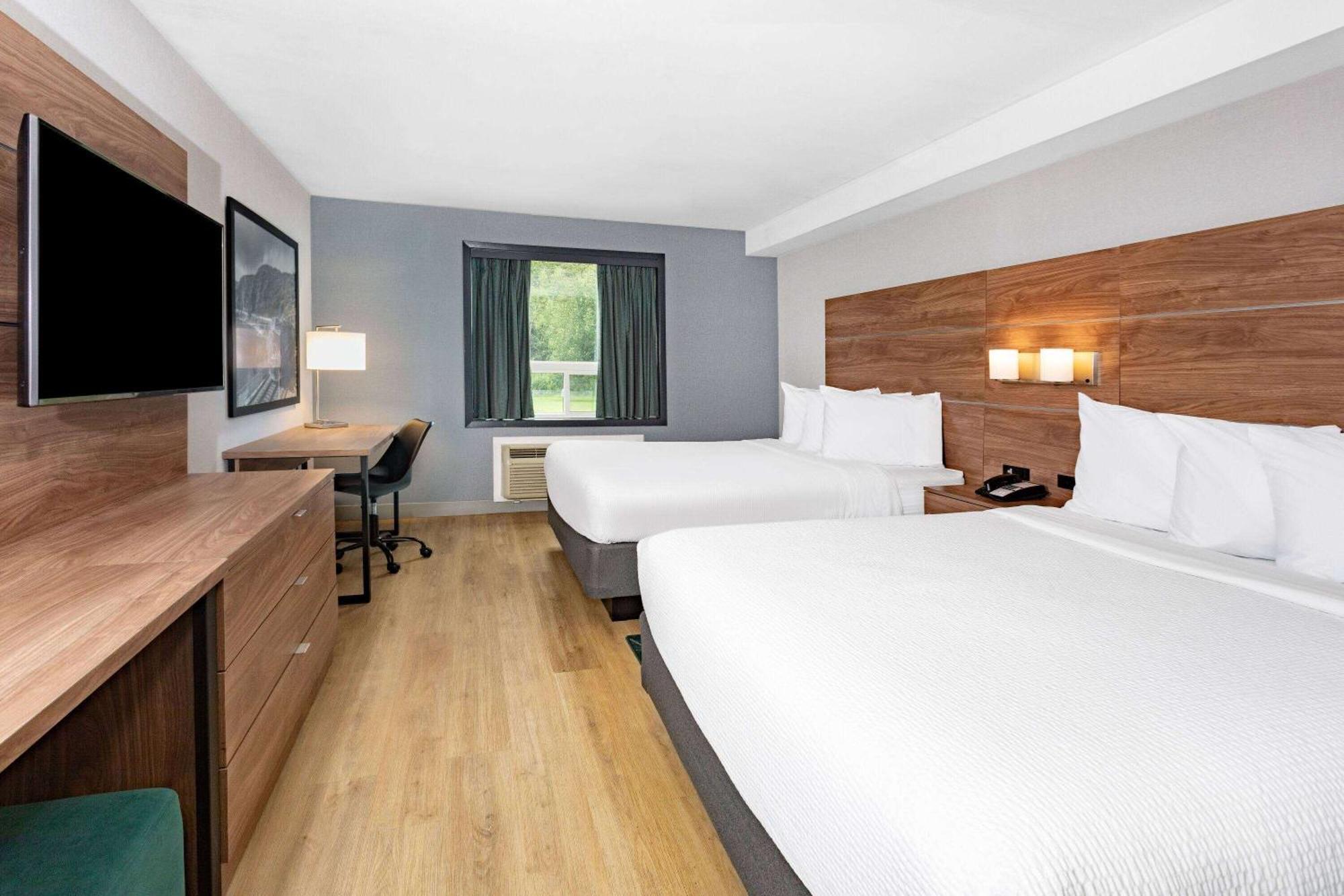 Super 8 By Wyndham Cornwall On Extérieur photo
