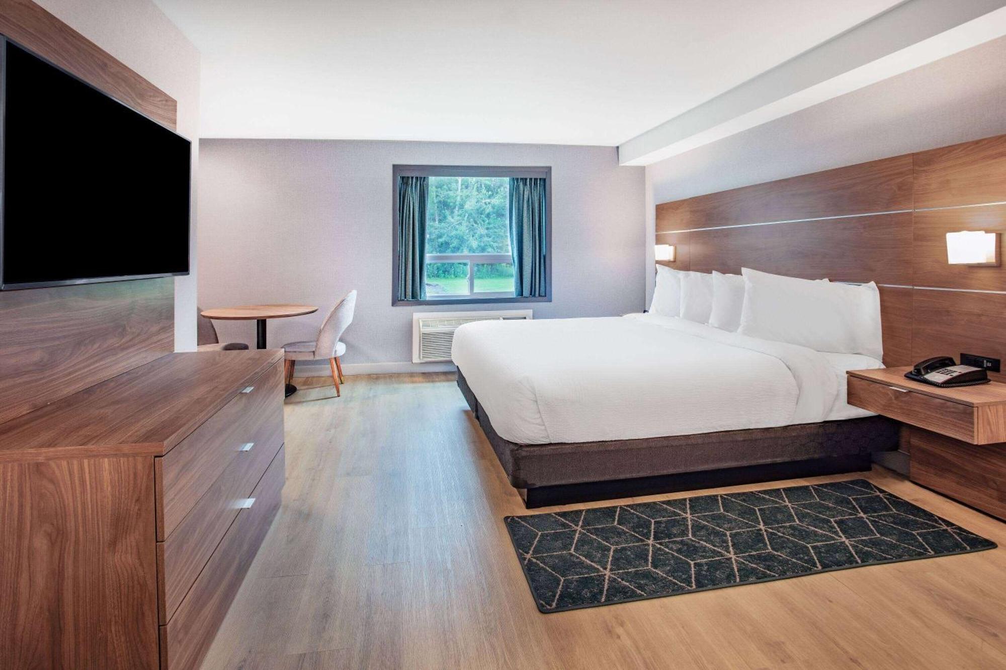 Super 8 By Wyndham Cornwall On Extérieur photo