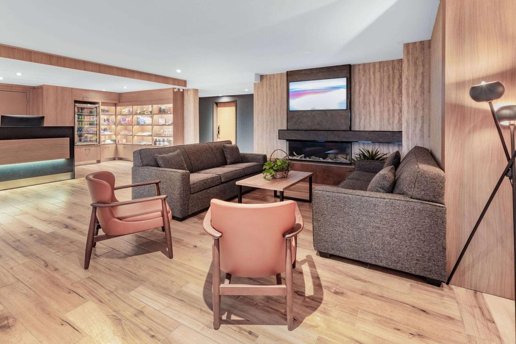 Super 8 By Wyndham Cornwall On Extérieur photo